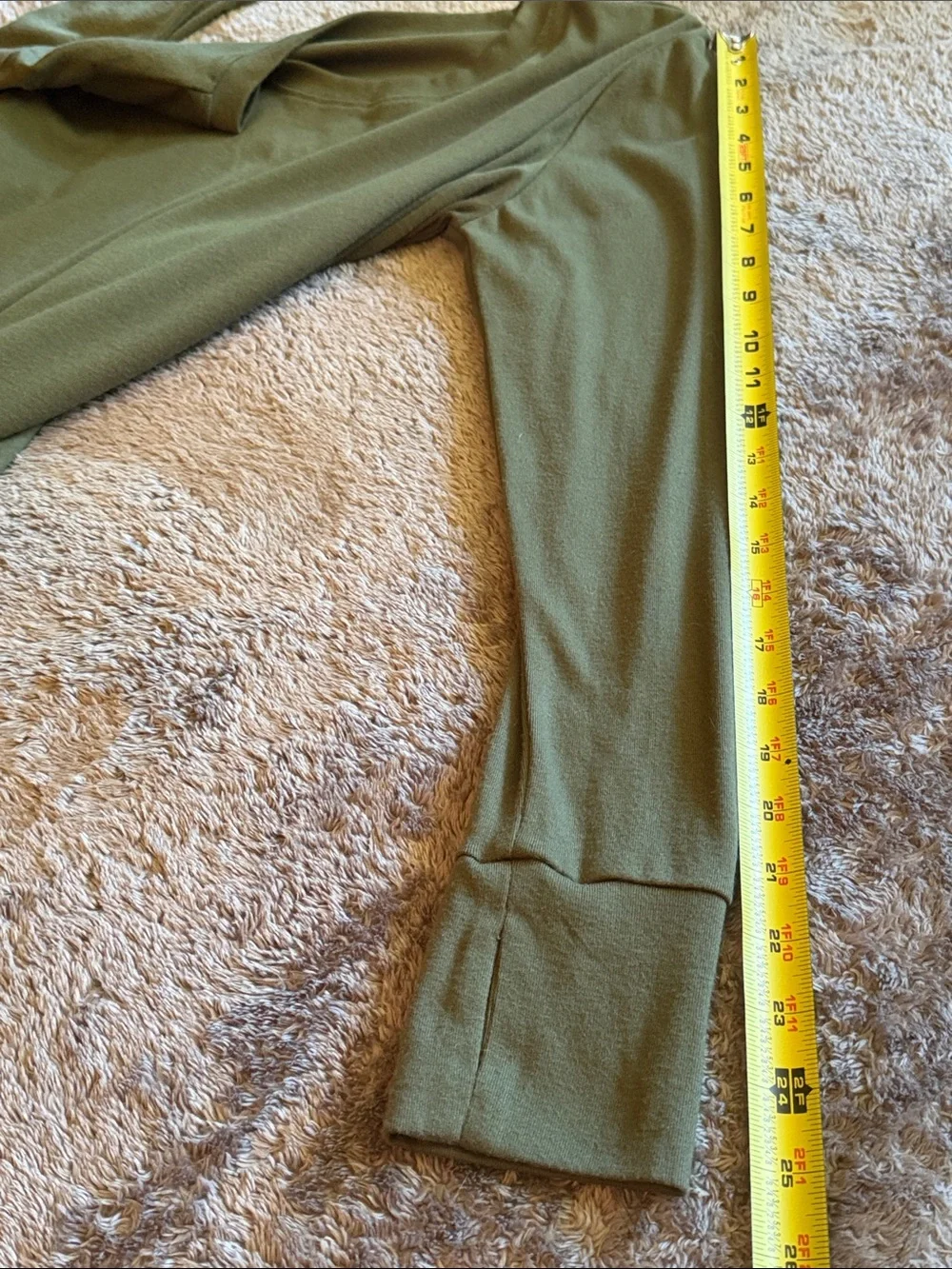👚 Cotton Thumb Hole Long Sleeve Tee — Olive Green — Sz L / NWOT / Q